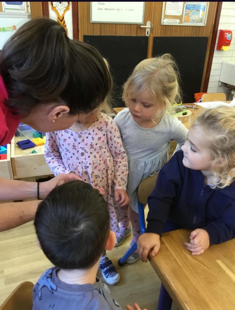 children comparing corm kernels with popped corn